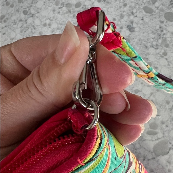 Vera Bradley RFID Red Patterned Grab & Go wristlet Rumba - Picture 7 of 10